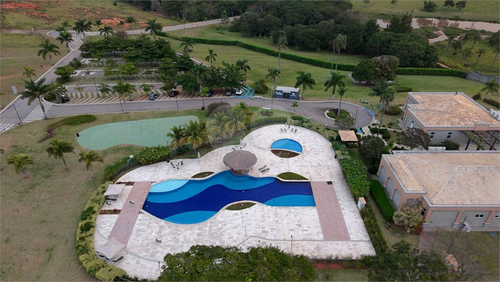 Casa à venda ou para alugar com 5 quartos, sendo 3 suítes, no condomínio Figueira Garden, Atibaia - SP