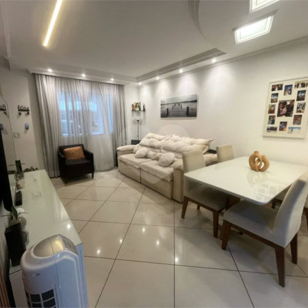 Casa à venda com 3 quartos, sendo 1 suíte, no condomínio Residencial Villagio Vitória, Guarulhos - SP