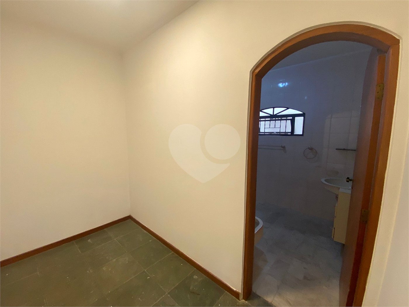 Casa à venda com 4 quartos, sendo 2 suítes,  em Jardim do Lago, Atibaia, SP