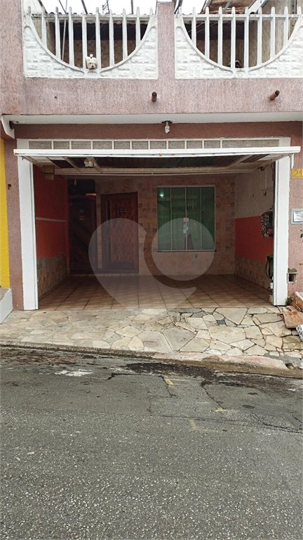 Sobrado à venda com 3 quartos, sendo 1 suíte,  em Vila Nova Cintra, Mogi das Cruzes, SP