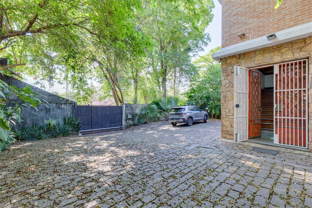Sobrado à venda ou para alugar com 4 quartos em Jardim Petrópolis, São Paulo, SP
