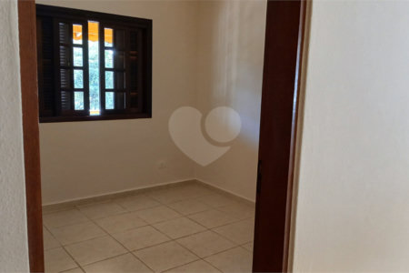 Casa em condomínio para alugar com 3 quartos, sendo 1 suíte, em Vila Petrópolis, Atibaia, SP