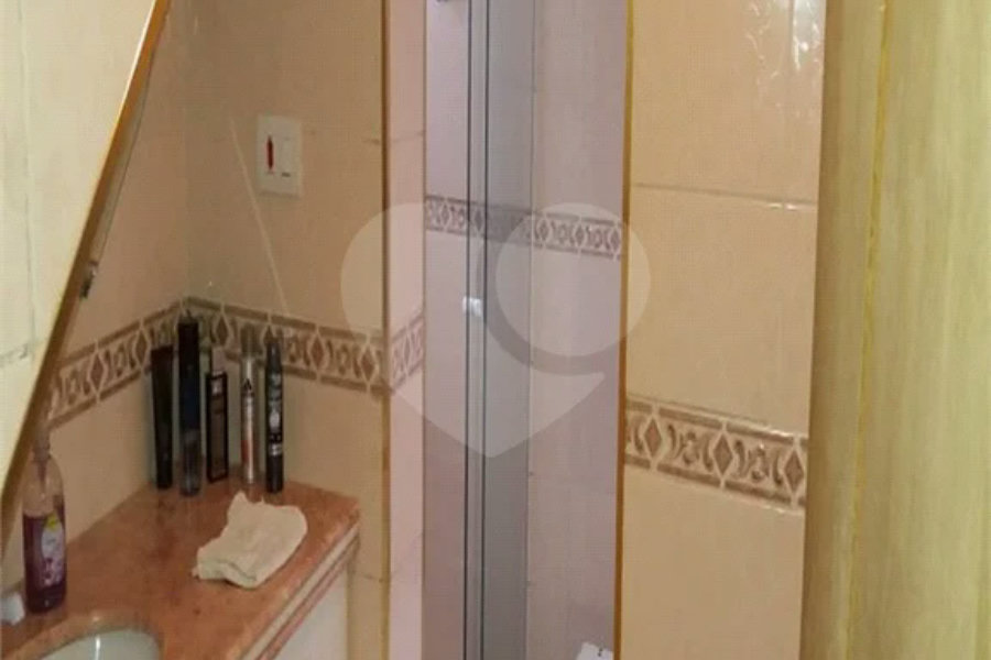 Sobrado à venda com 4 quartos, sendo 3 suítes, em Vila Irmãos Arnoni, São Paulo, SP