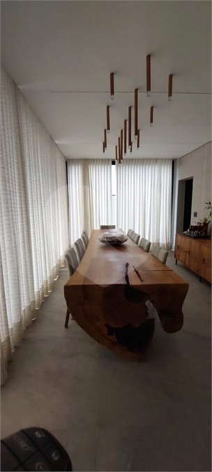 Casa à venda com 3 suítes no condomínio Figueira Garden, Atibaia - SP