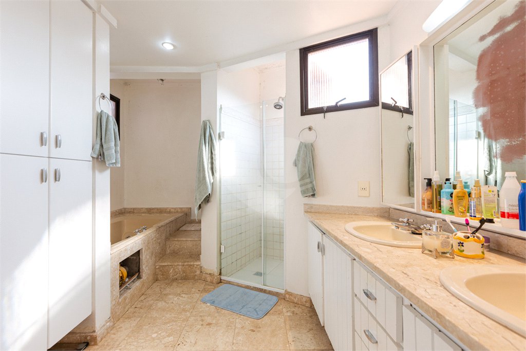 Apartamento à venda com 4 quartos, sendo 3 suítes,  em Real Parque, São Paulo, SP