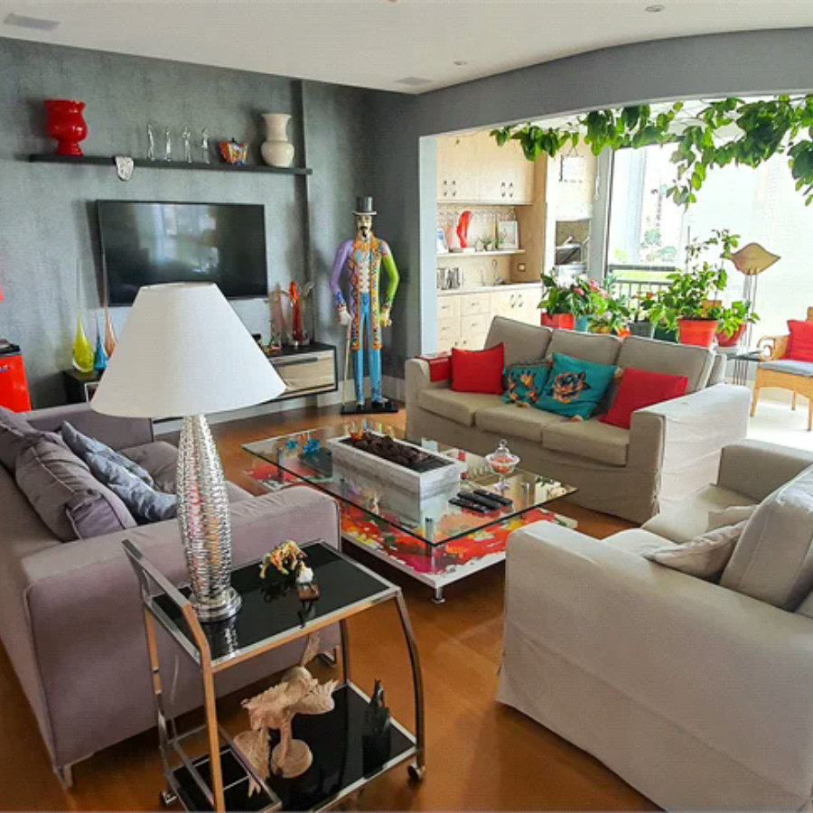 Apartamento luxuoso com 130m2, 3 suítes, 4 vagas.