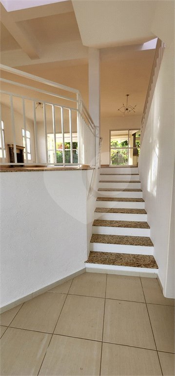 Casa à venda com 3 suítes no condomínio Recanto dos Paturis, Vinhedo - SP