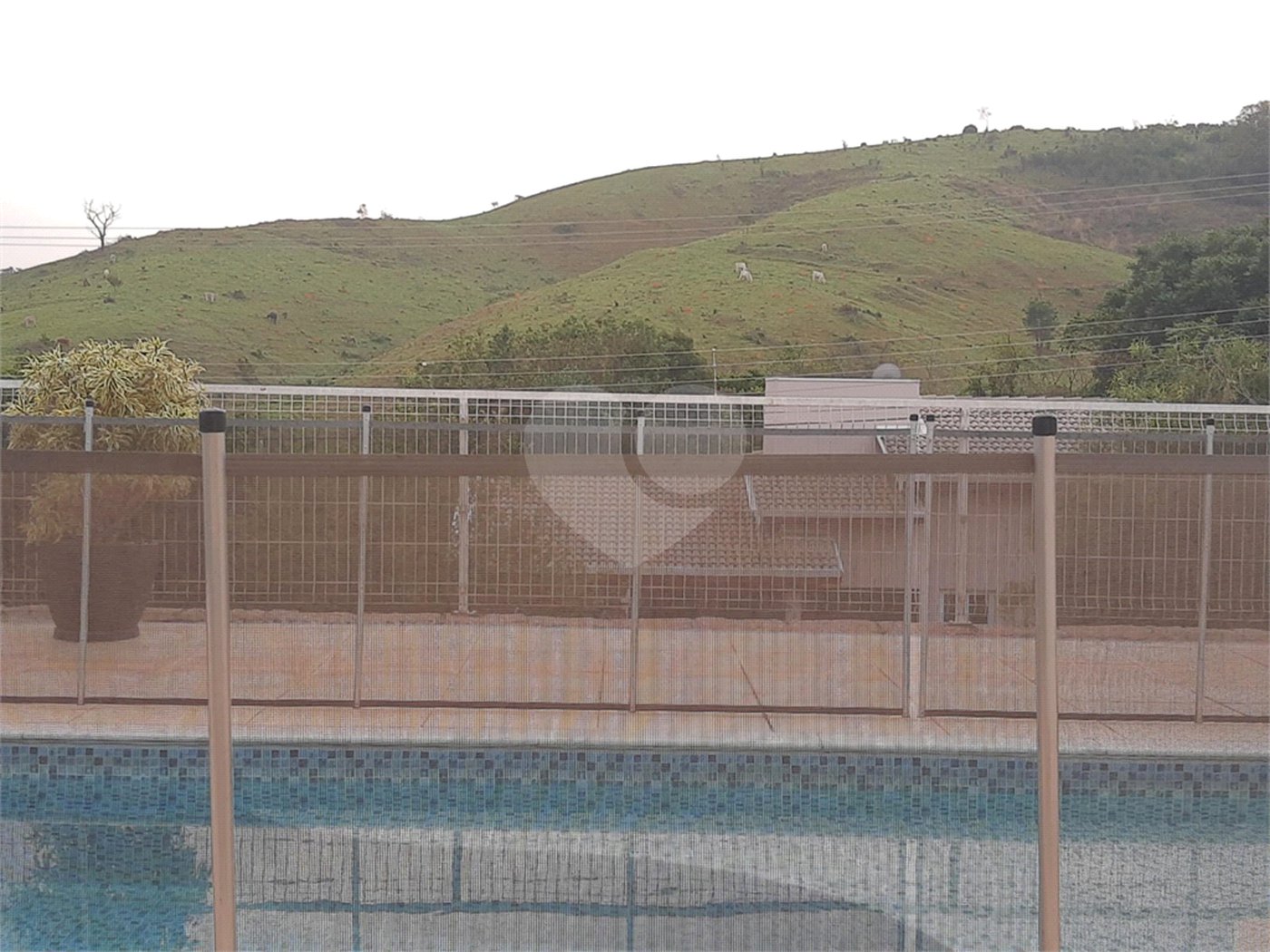 Casa à venda com 3 quartos, sendo 1 suíte, no condomínio Vila Hipica Ii, Vinhedo - SP