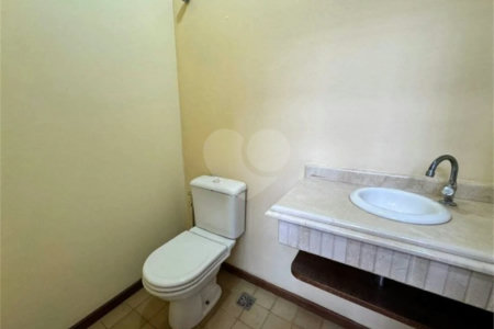 Casa à venda com 3 quartos, sendo 1 suíte,  no condomínio Residencial Recanto dos Paturis, Vinhedo - SP