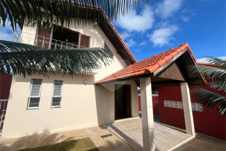 Sobrado à venda ou para alugar com 3 quartos, sendo 2 suítes,  em Parque Atenas do Sul, Itapetininga, SP