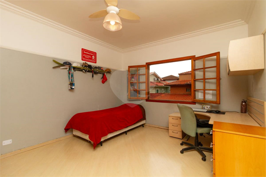 Casa à venda com 4 quartos, sendo 2 suítes, no condomínio Da Serra, São Paulo - SP