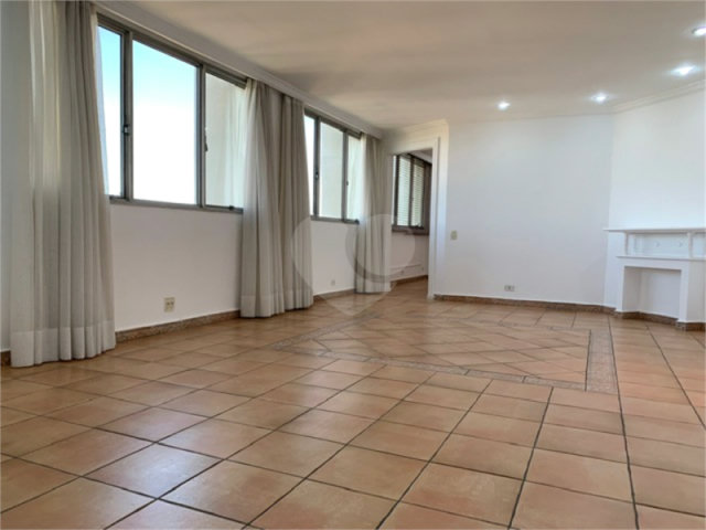Apartamento à venda com 3 quartos, sendo 1 suíte,  em Alto da Boa Vista, São Paulo, SP