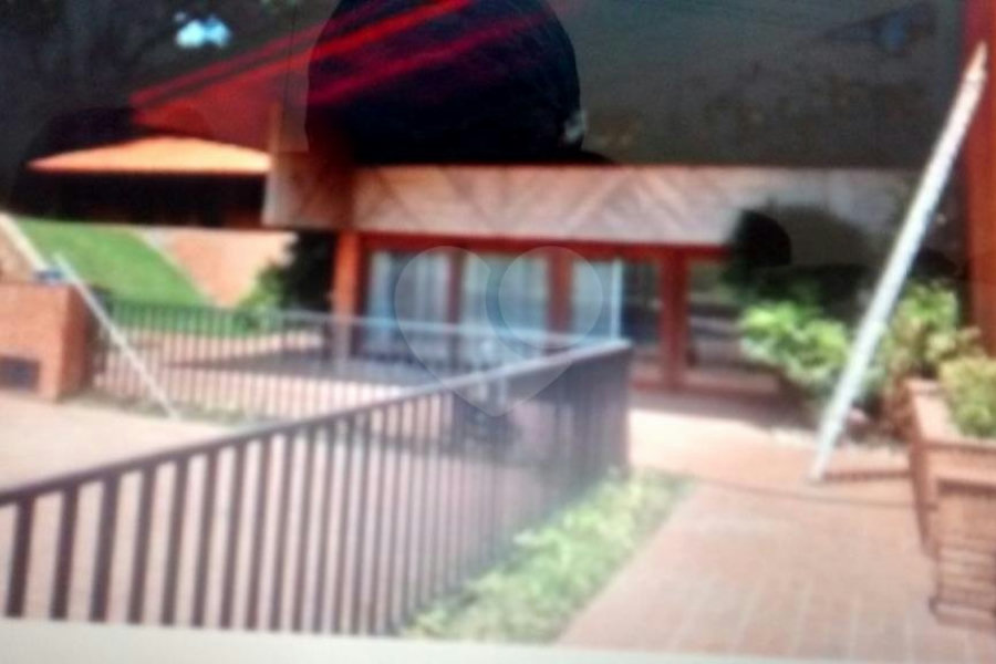 Sobrado à venda com 7 quartos, sendo 5 suítes, em Chácara das Paineiras, Carapicuíba, SP