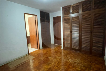 Sobrado à venda com 5 quartos, sendo 2 suítes,  em Vila Oliveira, Mogi das Cruzes, SP