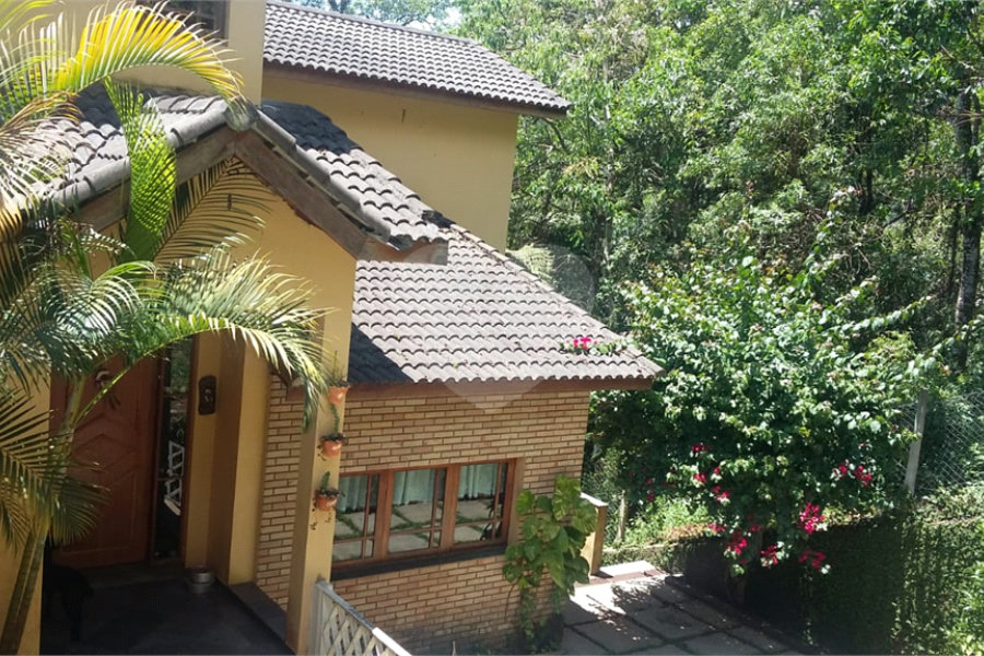 Sobrado à venda com 5 quartos, sendo 2 suítes,  em Serra da Cantareira, Mairiporã, SP