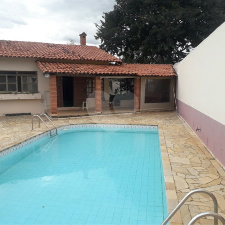 Casa à venda com 3 quartos, sendo 1 suíte,  no Centro, Socorro, SP