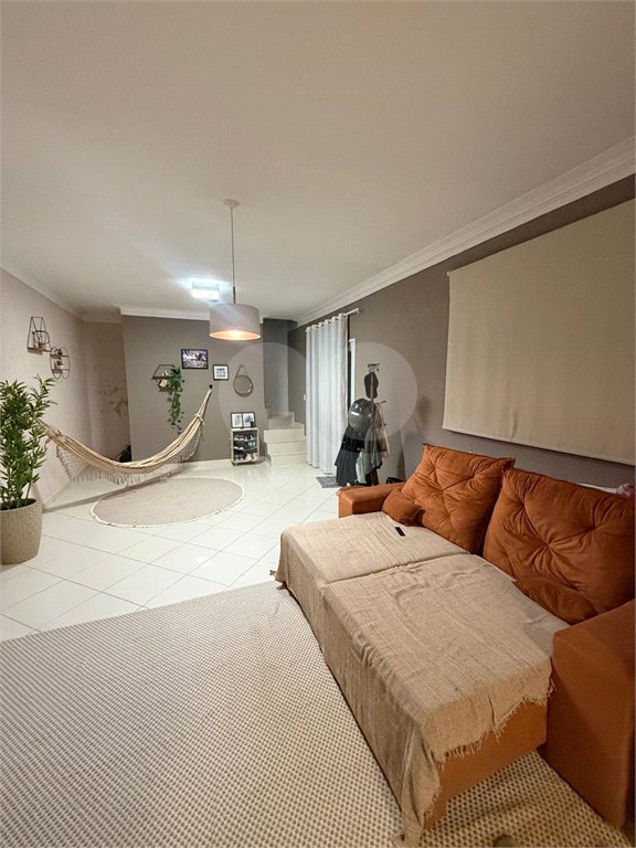 Sobrado à venda com 6 quartos, sendo 2 suítes, em Vila Áurea, Poá, SP