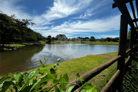 Casa à venda com 3 quartos, sendo 1 suíte, no condomínio Lago dos Ipês, Itapetininga - SP