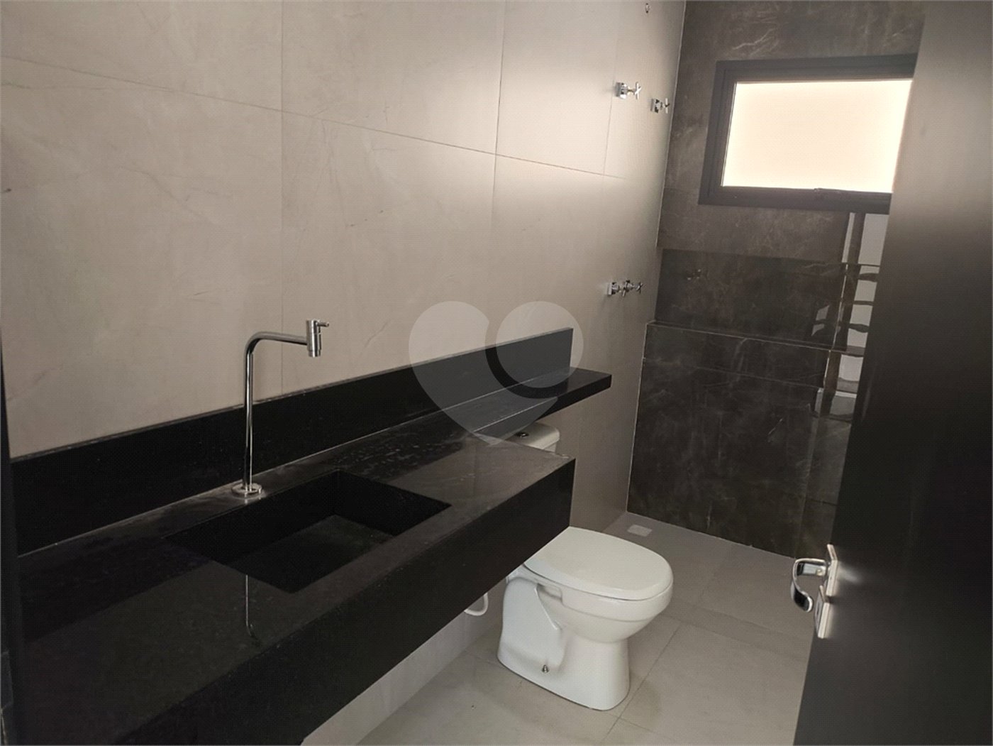 Sobrado à venda com 5 quartos, sendo 3 suítes, em Condomínio Residencial Reserva Ecológica Atibaia, Atibaia, SP