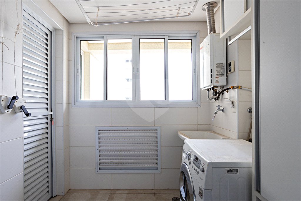 Apartamento à venda com 3 quartos, sendo 1 suíte,  em Jardim das Acácias, São Paulo, SP