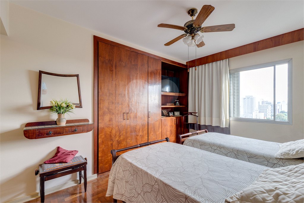Apartamento à venda com 4 quartos, sendo 1 suíte,  em Chácara Santo Antônio, São Paulo, SP