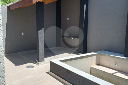 Casa à venda com 3 quartos, sendo 1 suíte, no condomínio Residencial Jardins da Catalunha, Atibaia - SP