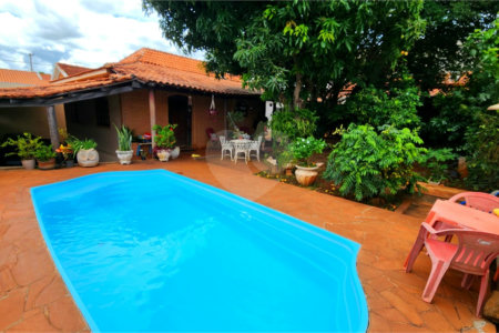 Casa à venda com 4 quartos, sendo 1 suíte, em Jardim Nova Época, Araraquara, SP
