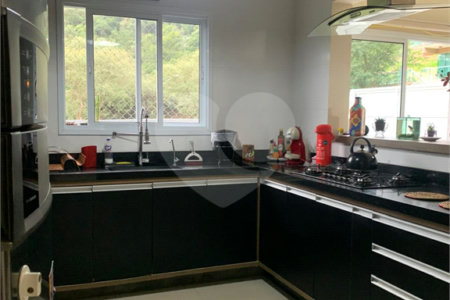 Casa à venda com 3 quartos, sendo 1 suíte, no condomínio Residencial Ponderosa, São Roque - SP