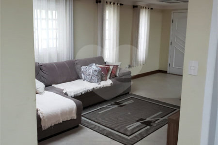 Casa à venda com 6 quartos, sendo 3 suítes, em Alto Ipiranga, Mogi das Cruzes, SP
