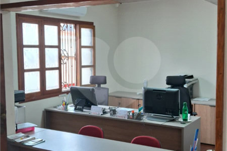 Sobrado à venda com 4 quartos, sendo 2 suítes, em Jardim Quisisana, Poços de Caldas, MG