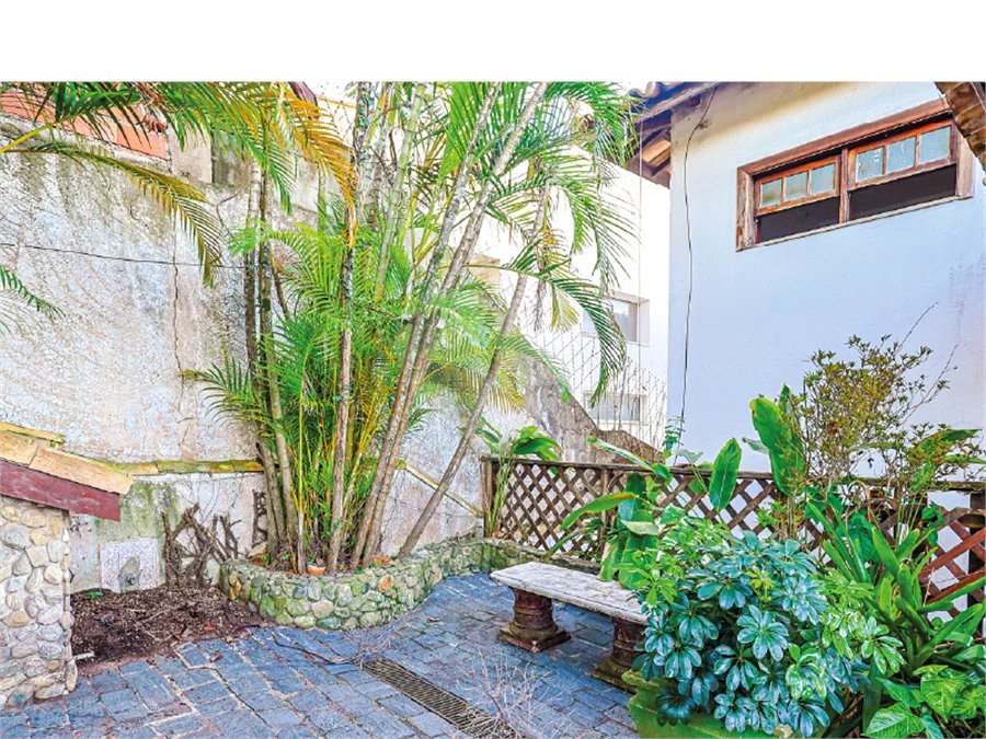 Sobrado à venda com 3 quartos, sendo 1 suíte,  em Jardim Leonor, São Paulo, SP