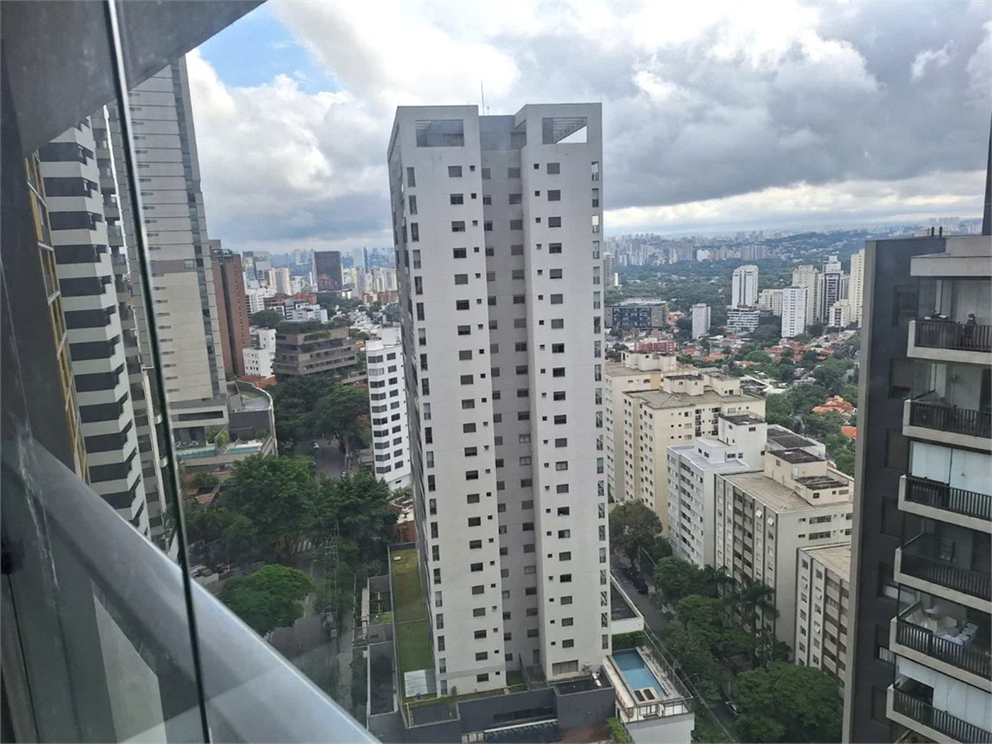 Apartamento à venda com 3 suítes em Sumarezinho, São Paulo, SP