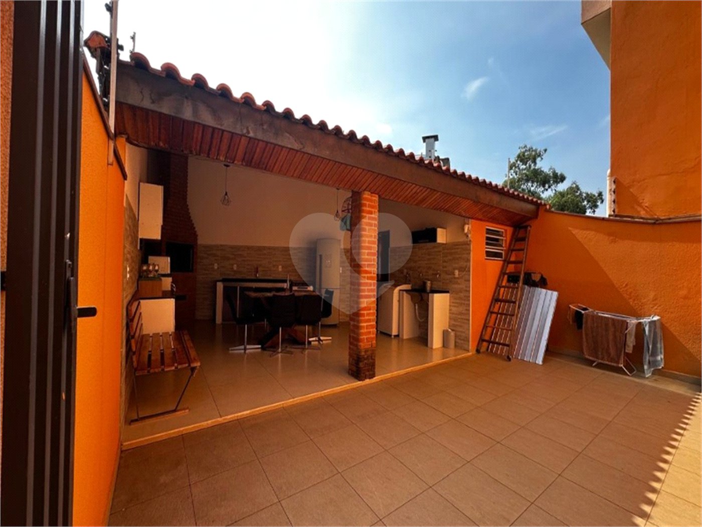 Sobrado à venda com 4 quartos, sendo 1 suíte, em Wanel Ville, Sorocaba, SP