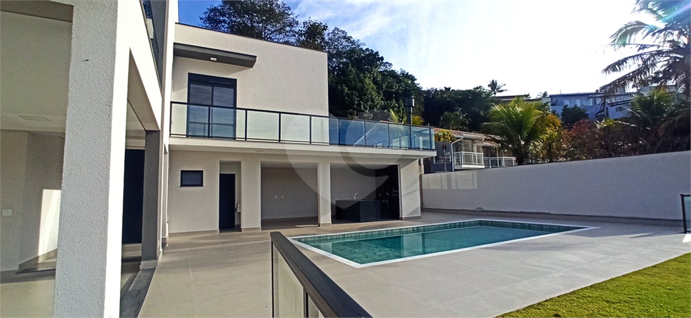Casa à venda com 4 quartos, sendo 3 suítes, no condomínio Estância Marambaia, Vinhedo - SP