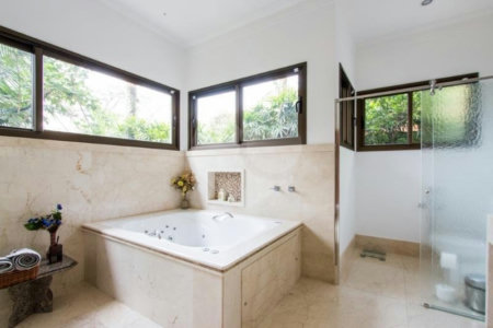 Casa Térrea à venda com 5 suítes em Jardim Marajoara, São Paulo, SP
