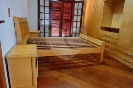 Casa à venda com 5 quartos, sendo 3 suítes, em Vila Santista, Atibaia, SP