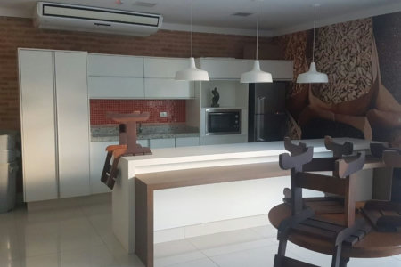 Apartamento Amplo a Apenas 120 Metros da Praia – Localização Privilegiada na Ponta da Praia!