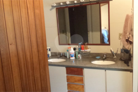 Sobrado à venda com 6 quartos, sendo 2 suítes,  em Chácara Monte Alegre, São Paulo, SP