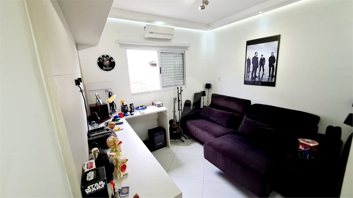 Sobrado à venda com 3 quartos, sendo 1 suíte,  em Jardim Leocádia, Sorocaba, SP