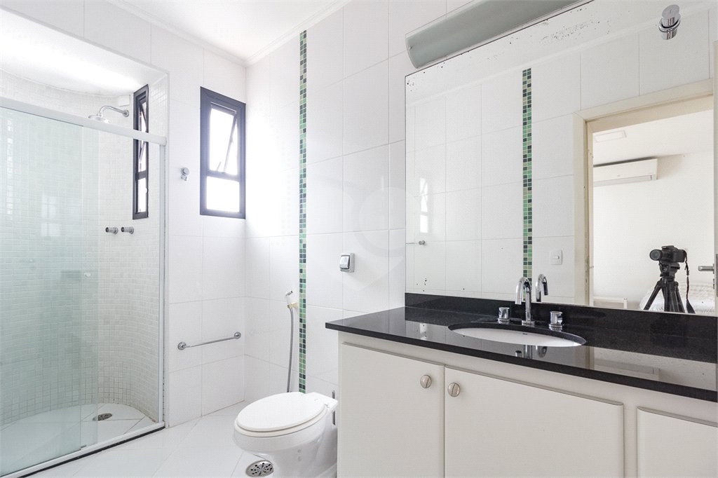 Apartamento à venda com 4 quartos, sendo 2 suítes,  em Jardim Parque Morumbi, São Paulo, SP