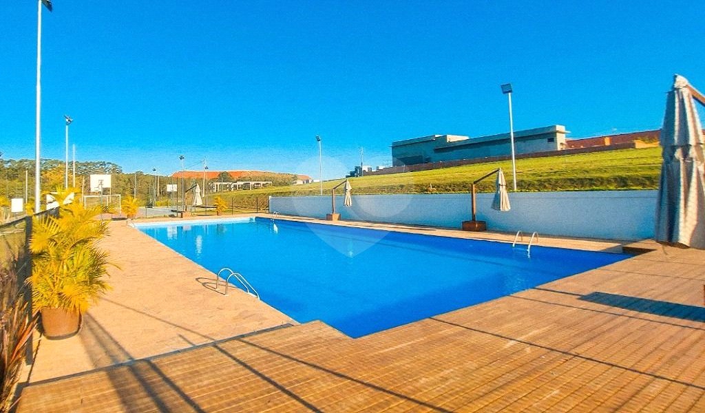 Casa à venda com 3 quartos, sendo 1 suíte, no condomínio Residencial Fazenda Alta Vista, Salto de Pirapora - SP