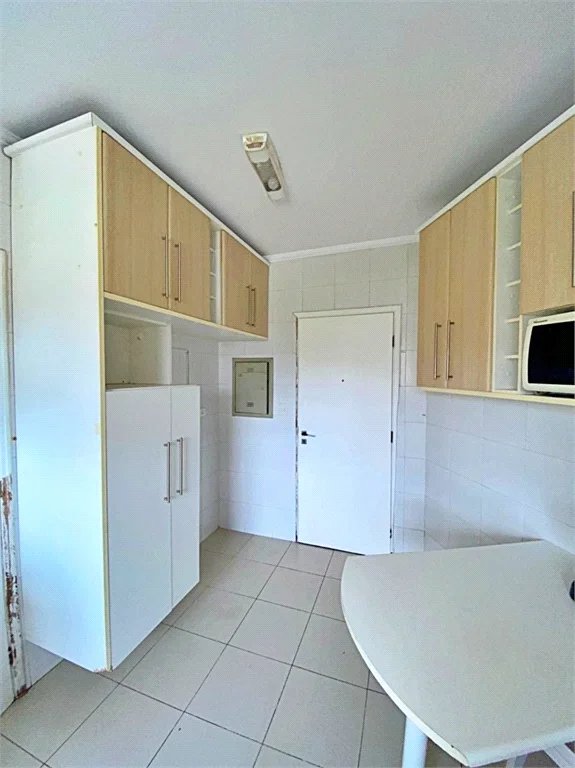 Apartamento à venda com 3 quartos, sendo 1 suíte,  em Vila Andrade, São Paulo, SP
