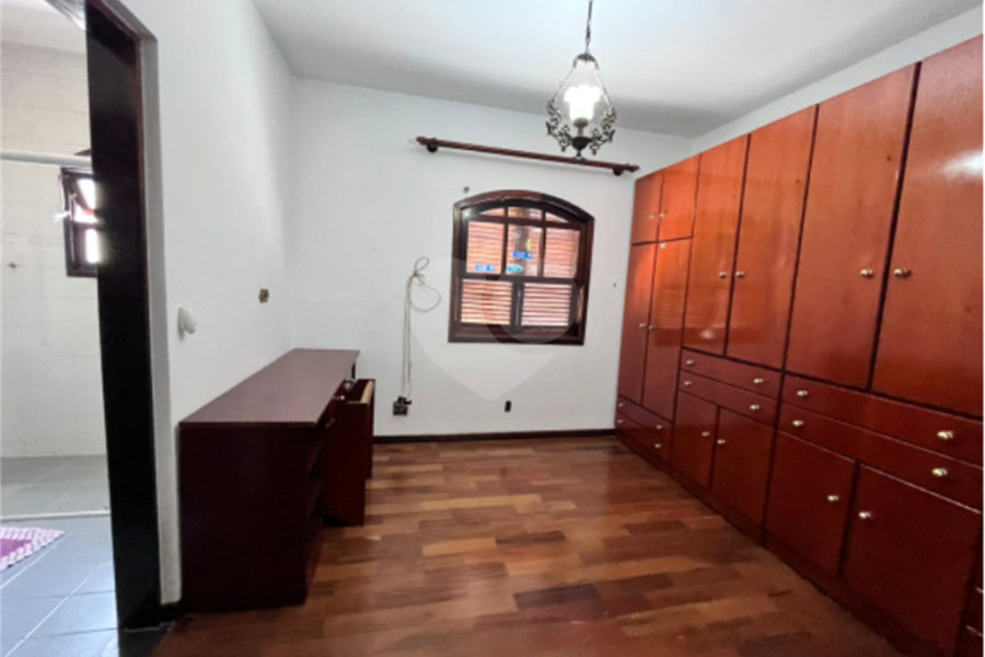 Sobrado à venda com 5 quartos, sendo 3 suítes, em Vila Clarice, São Paulo, SP
