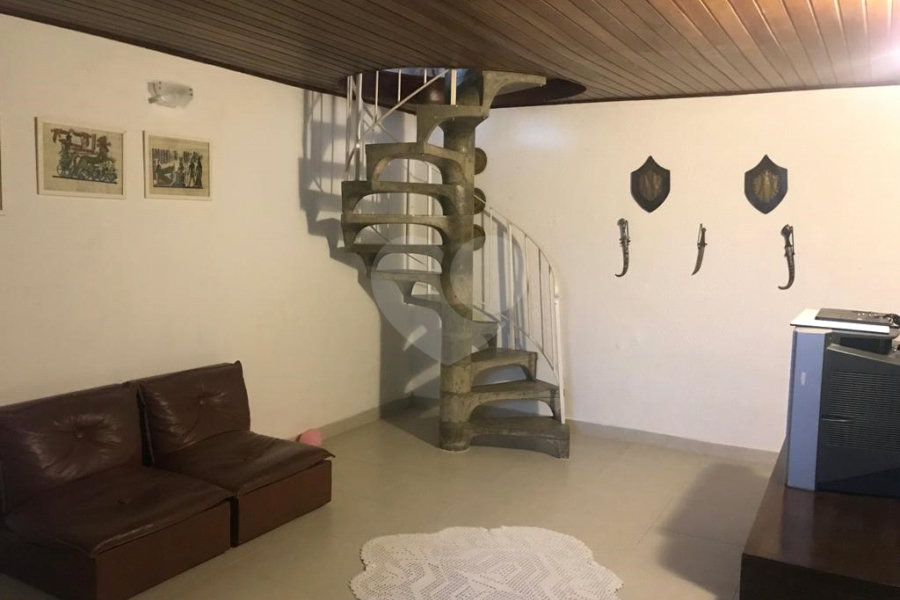 Casa Térrea à venda com 3 quartos, sendo 2 suítes, em Horto Florestal, São Paulo, SP