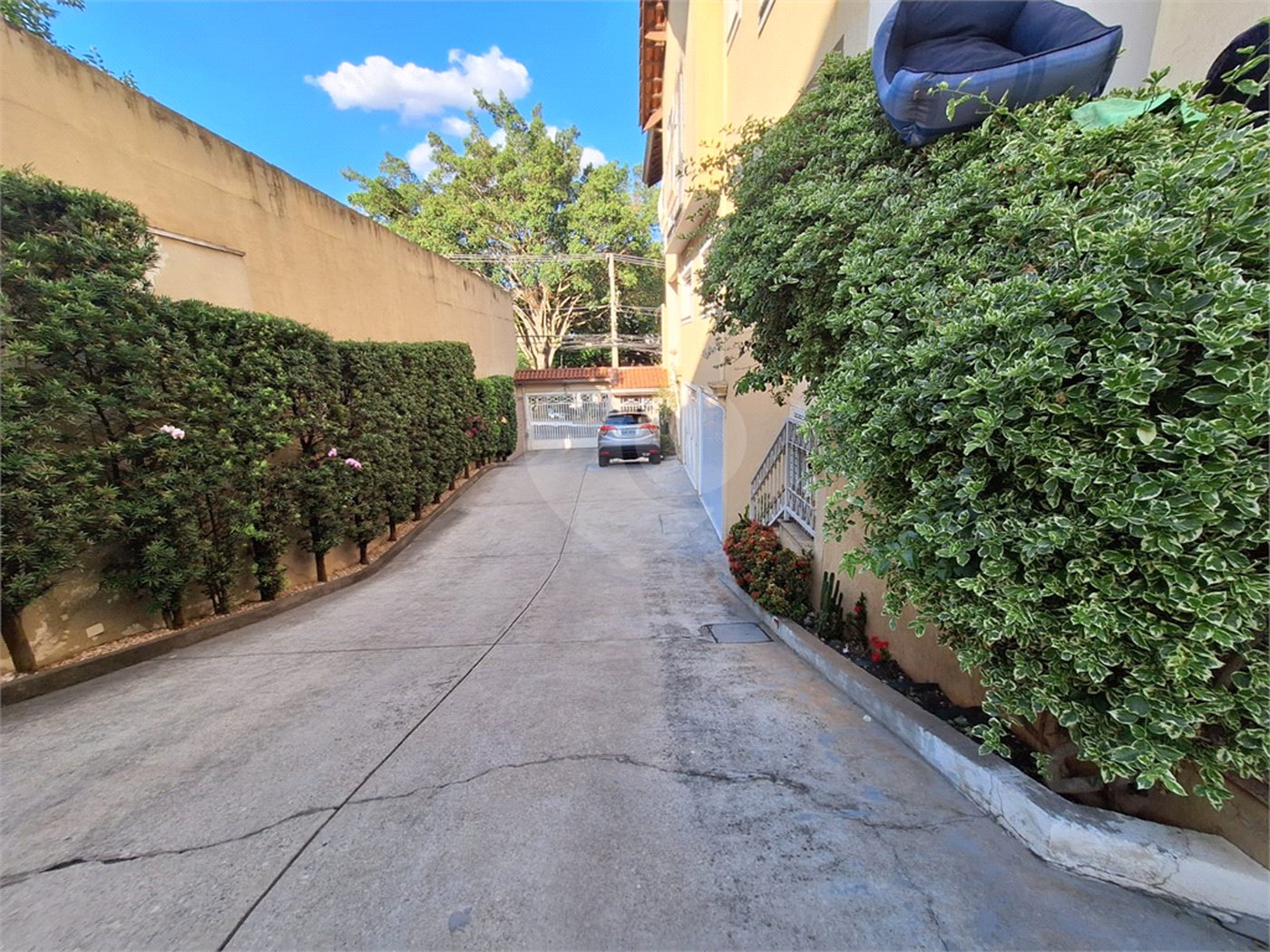 Casa à venda com 3 quartos, sendo 1 suíte, no condomínio Villaggio Tronchim, São Paulo - SP