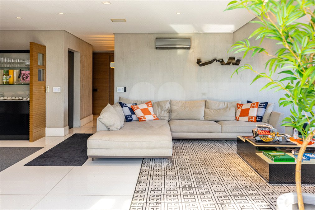 Apartamento à venda com 4 quartos, sendo 3 suítes, em Campo Belo, São Paulo, SP