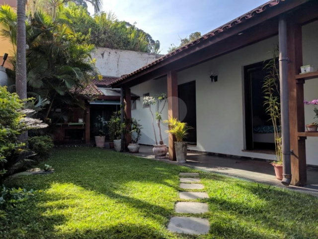 Sobrado à venda ou para alugar com 5 quartos, sendo 3 suítes,  em Jardim Marajoara, São Paulo, SP
