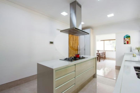 Casa Térrea à venda com 5 suítes em Jardim Marajoara, São Paulo, SP