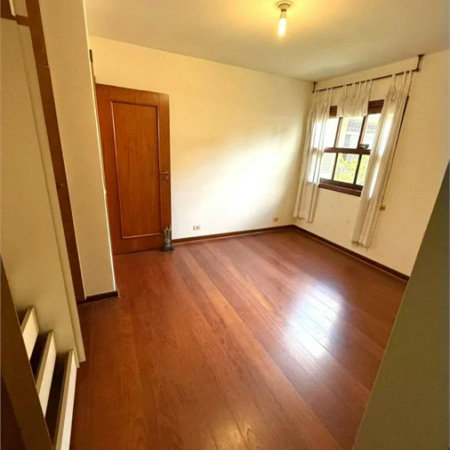 Sobrado à venda com 5 quartos, sendo 3 suítes, em Jardim Leonor, São Paulo, SP