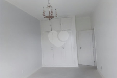 Apartamento à venda com 4 quartos, sendo 1 suíte, em República, São Paulo, SP